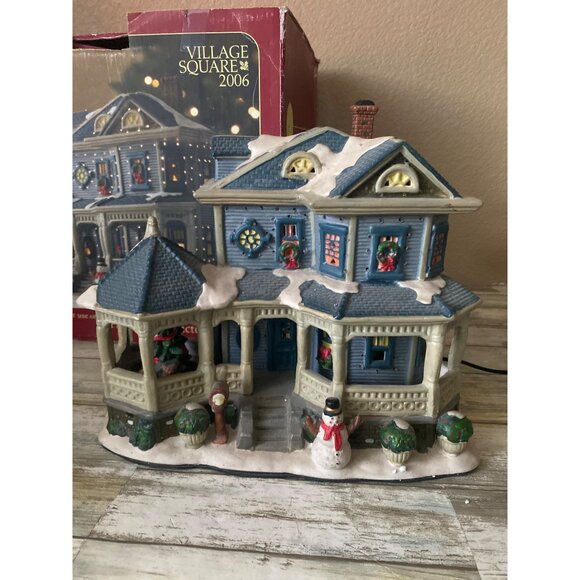 Mervyn's Village Square 2006 Victorian House Fiber Optic Lighted Building 2-Stor - Picture 3 of 17